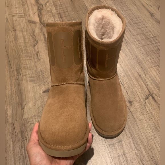 Classic short rubber logo UGG boots - Picture 2 of 5